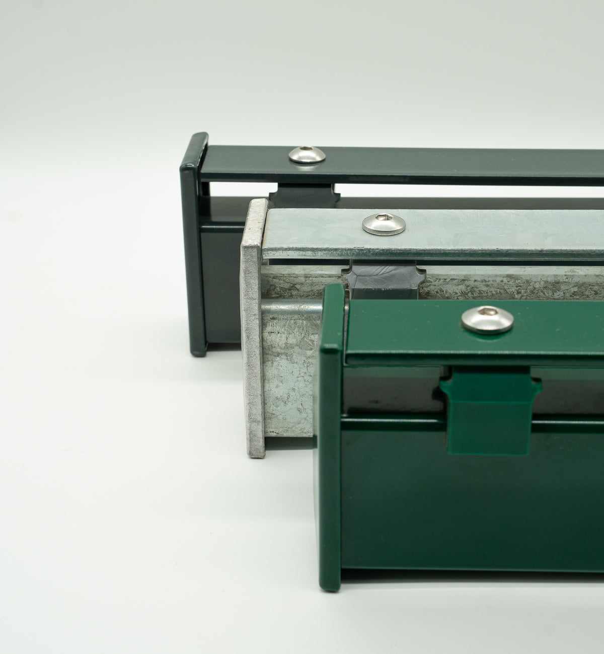 Premium-Pfosten 60 x 40 mm; mit Flachabdeckleiste und Alu-Pfostenkappe in Pfostenfarbe